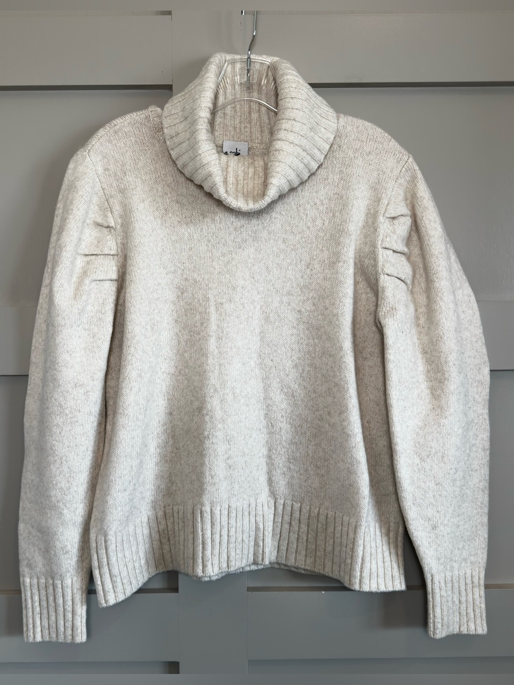 Cabi Turtleneck Knit Sweater Puff Sleeves Pullover Ivory Women’s Large Cozy Chic